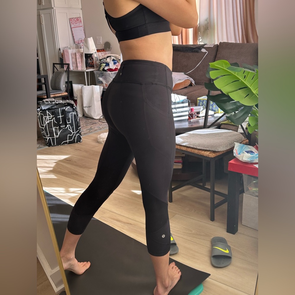 Lululemon Cropped Leggings 23” black Size 6
